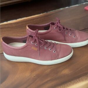 Ecco Men’s Shoes 10-1/2. In great shape and comfortable.